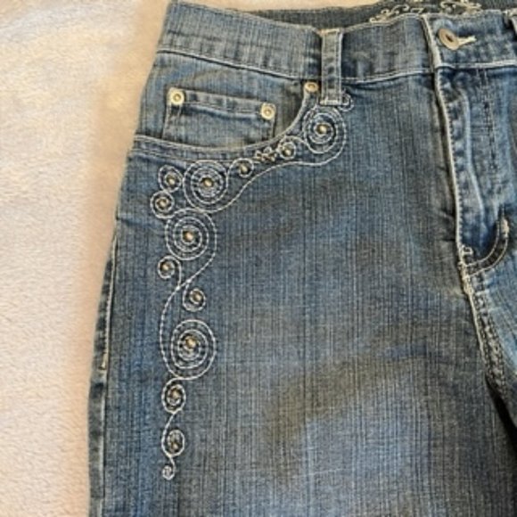 Zena Women's Embroidered Jeans 4 - Picture 7 of 14